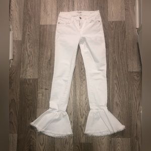 NWOT Frame white skinny jeans with frayed belled bottoms